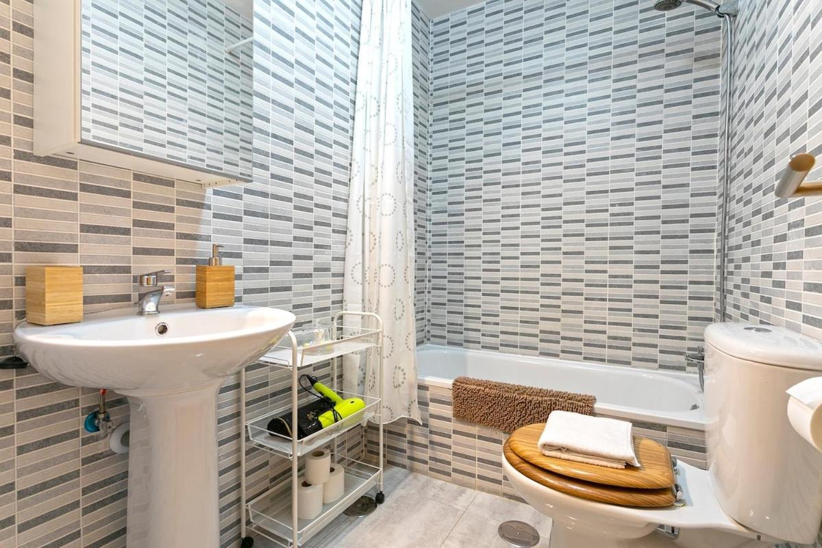 -Malagasunapts- Central Freeparking Rooftoppool Kültér fotó
