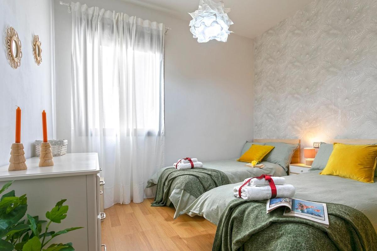 -Malagasunapts- Central Freeparking Rooftoppool Kültér fotó